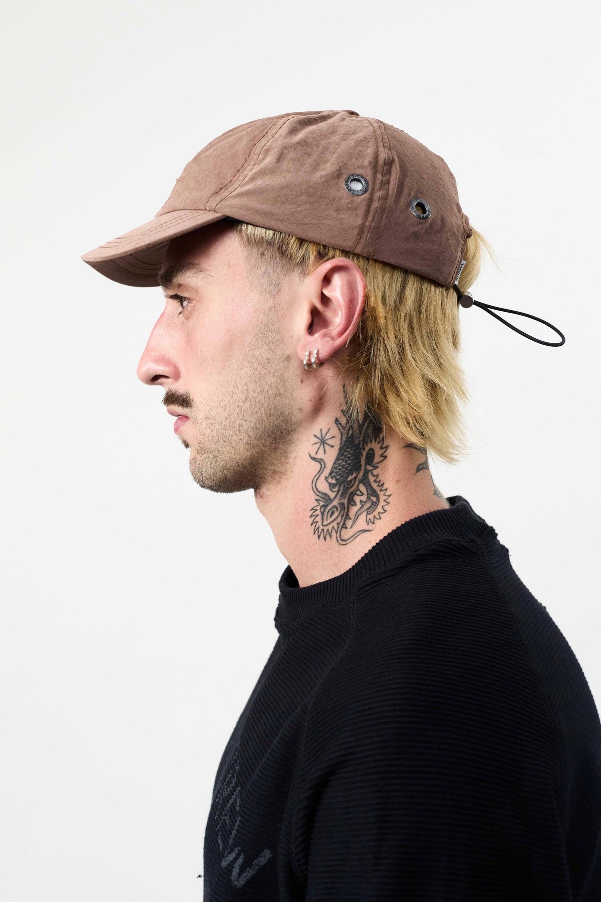 Boné Six Panel Barra "LOGO" Marrom