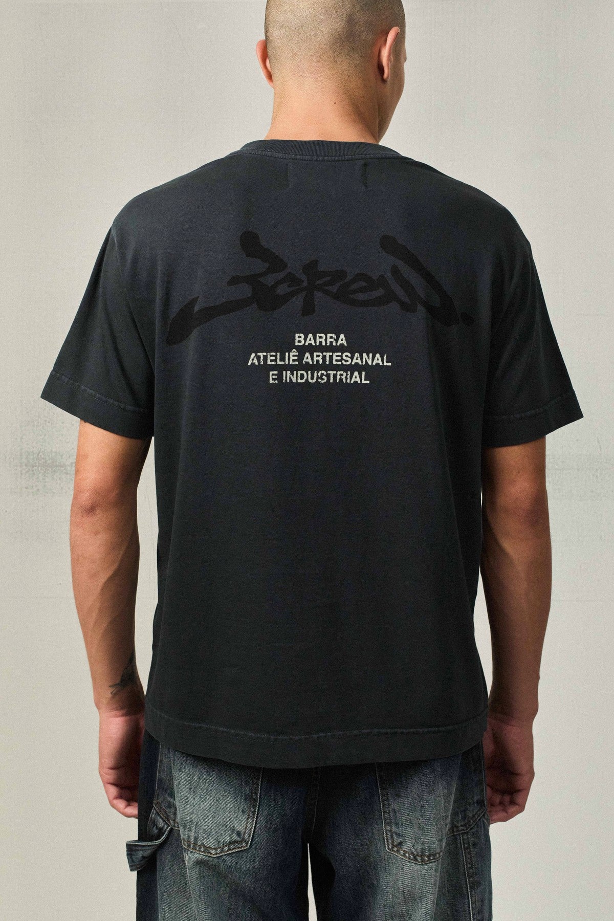 Camiseta BARRA "Assinatura Ateliê Estonada" Preta