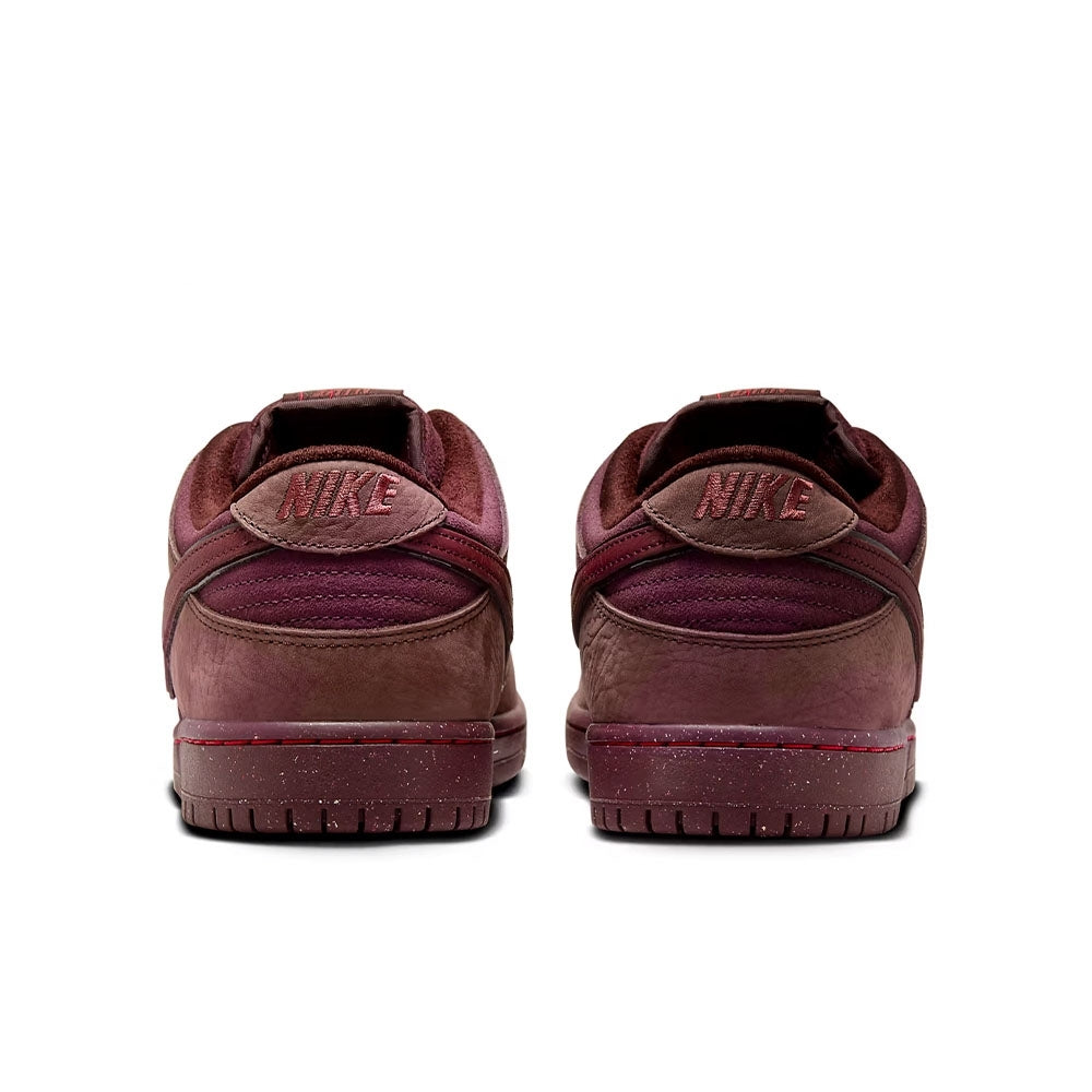 Tênis NIKE SB Dunk Low "City Of Love" Vinho
