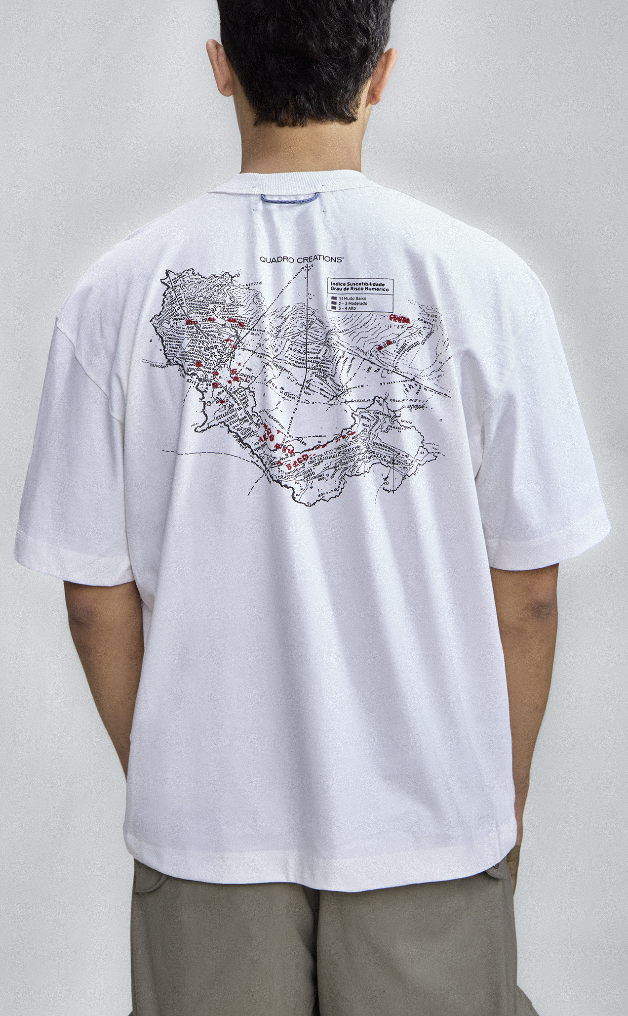 Camiseta QUADRO Maps Boxy Off White