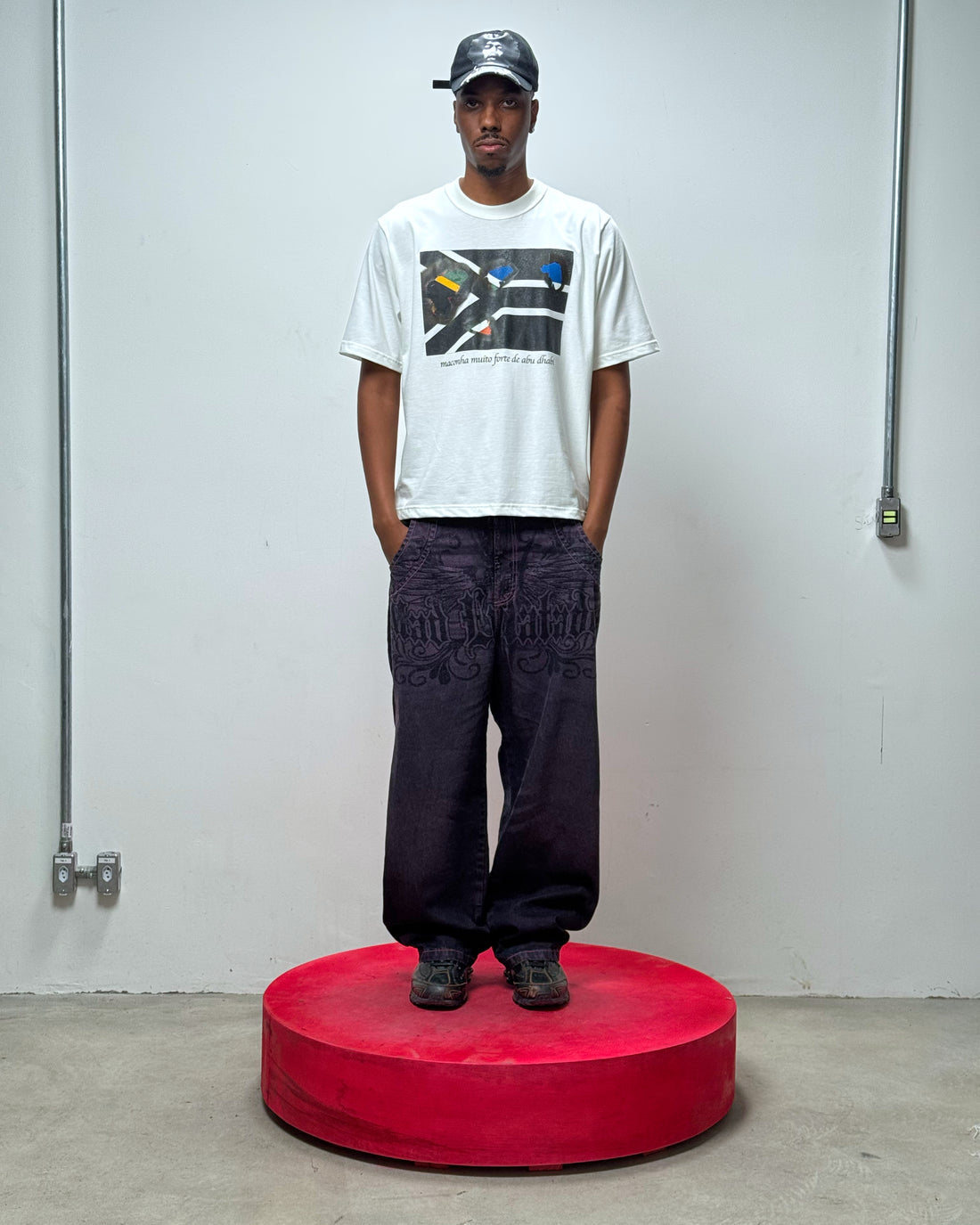 Camiseta MAD Abu Dhabi Off-White