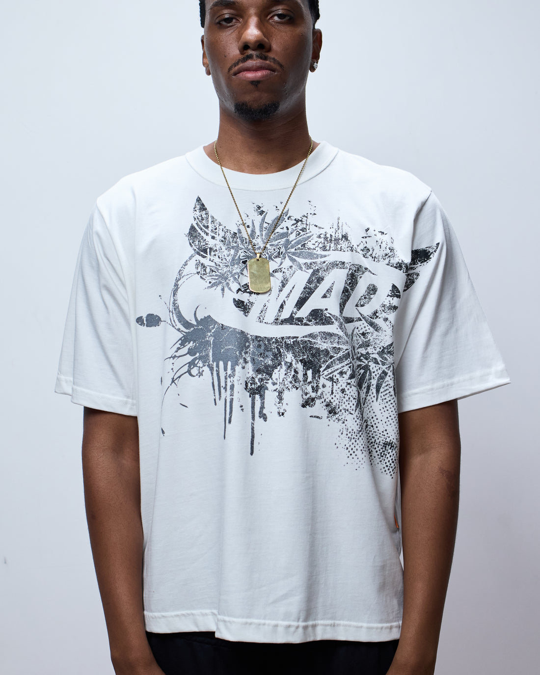 Camiseta MAD De Ladinho Off-White