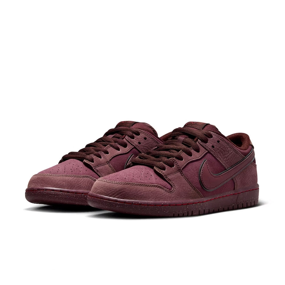 Tênis NIKE SB Dunk Low "City Of Love" Vinho
