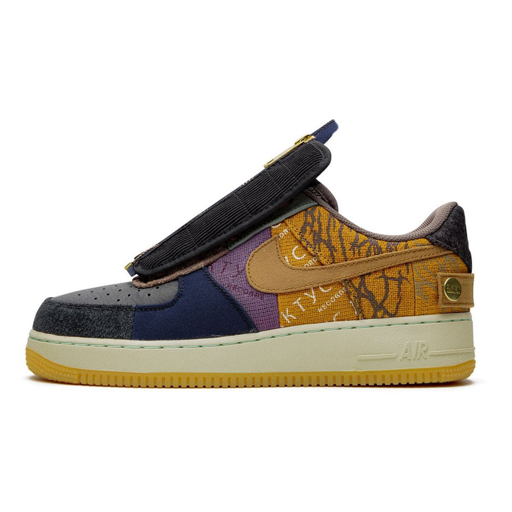 Tênis NIKE Air Force 1 x Travis Scott Cactus Jack