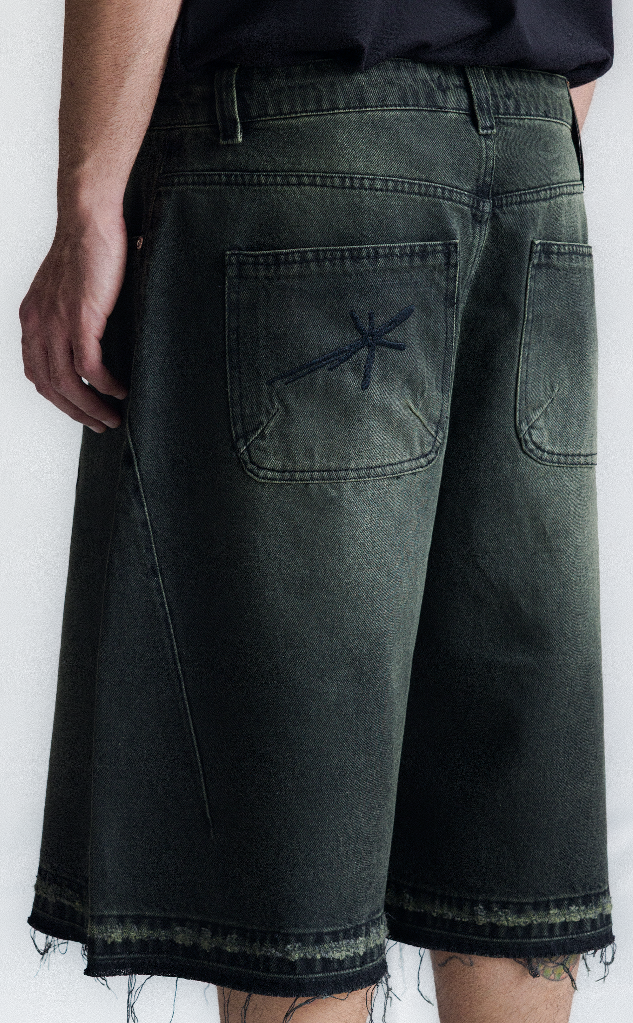 Short QUADRO Side Dart Denim Super Baggy Acid Black