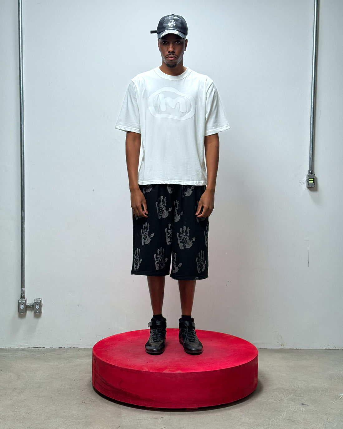 Camiseta MAD M Relevo Off-White